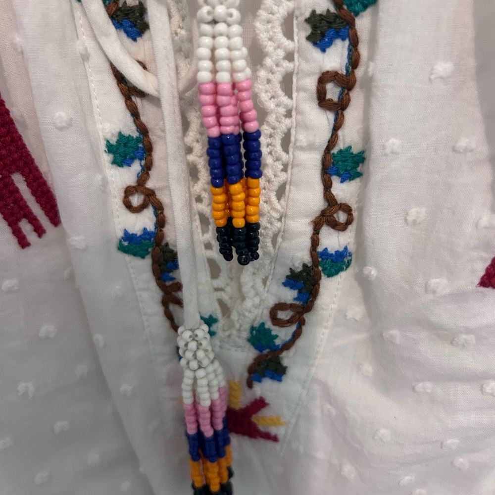 Farm Rio Embroidered White Boho Tunic Dress with Colorful Parrot Motifs small - Picture 4 of 7